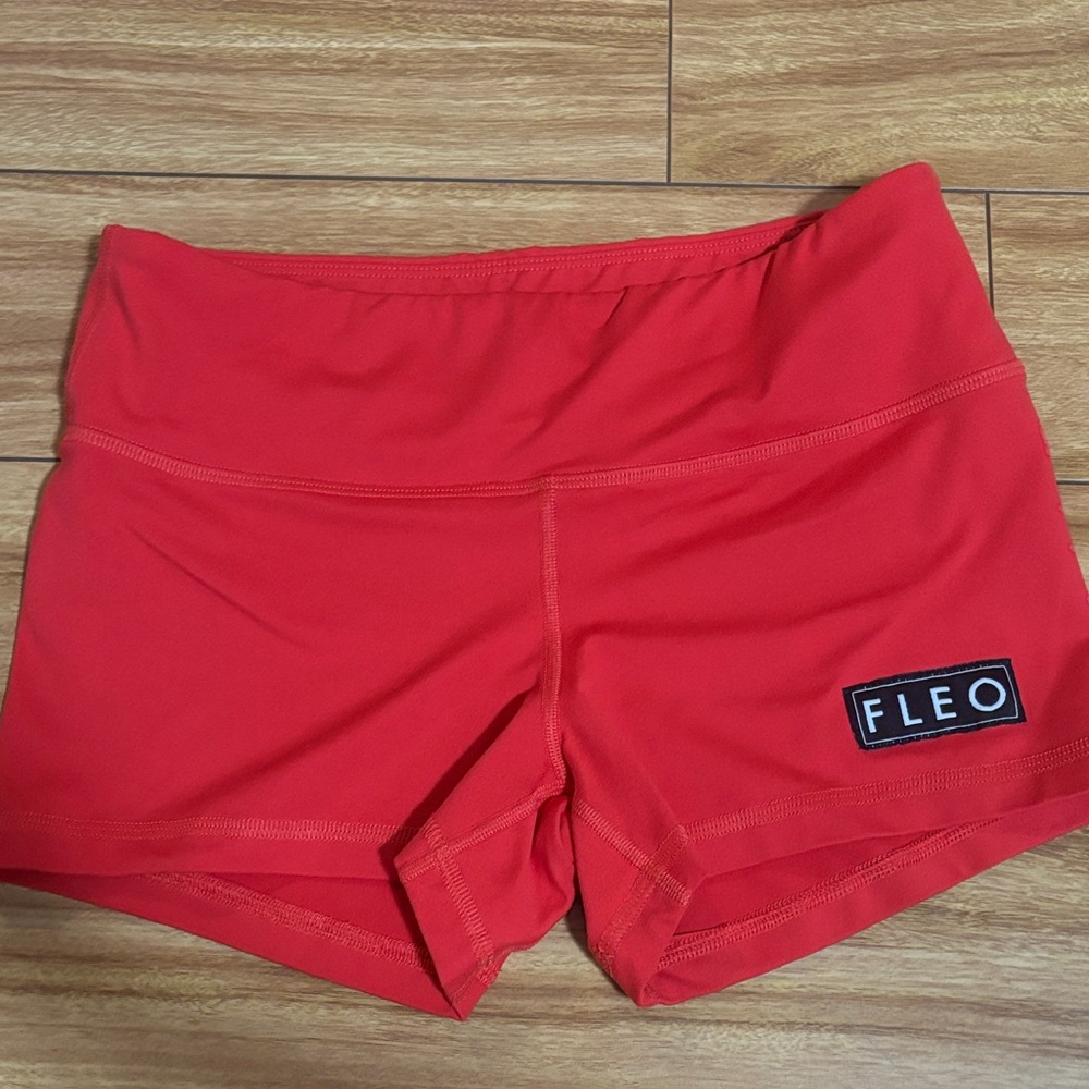FLEO Women's athletic low rise Shorts medium